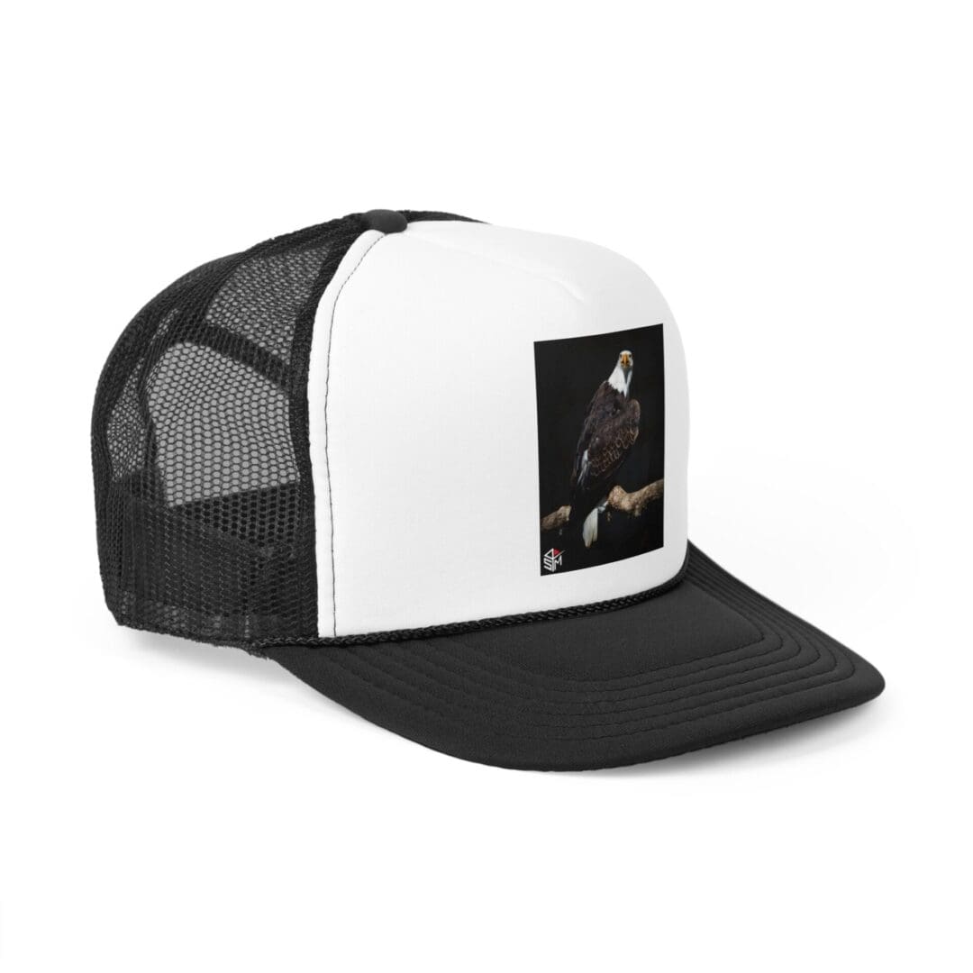 Eagle Graphic Trucker Cap - Bold Nature-Inspired Hat for Outdoor Enthusiasts