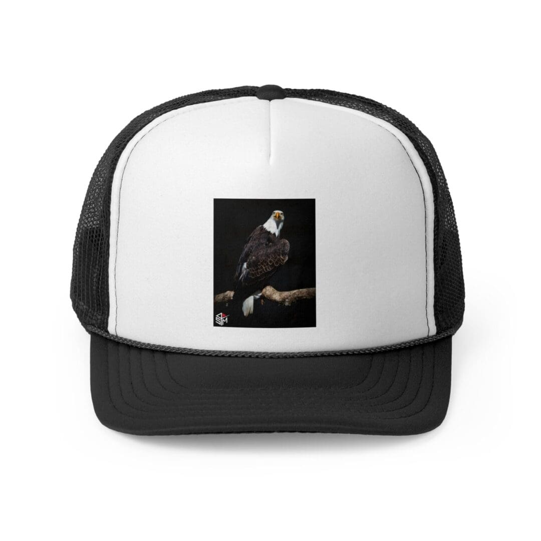 Eagle Graphic Trucker Cap - Bold Nature-Inspired Hat for Outdoor Enthusiasts